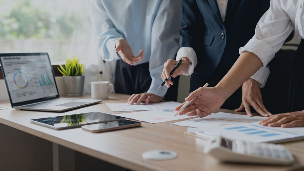 Fractional CMO vs Marketing Consultatnt